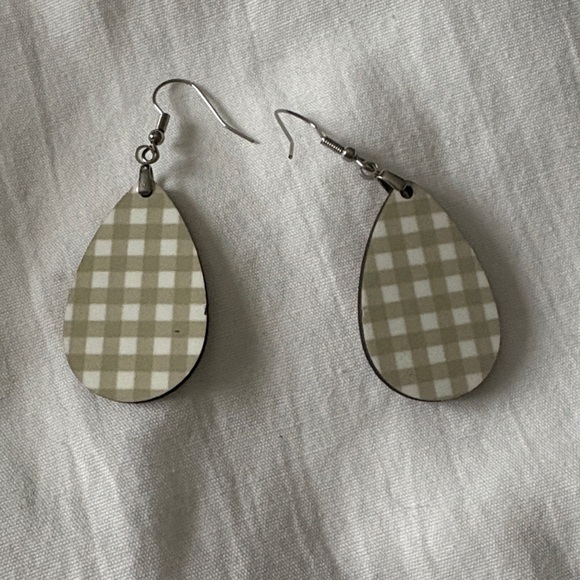 Pink rose earring - Picture 3 of 6